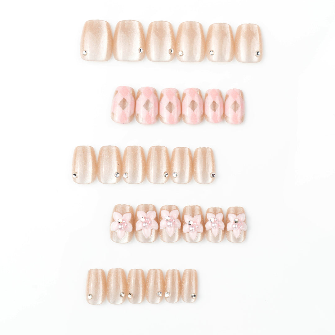kunstvolle Nagelset Karnz