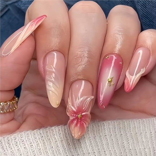 Künstlerisches Floral Nageldesign Karnz