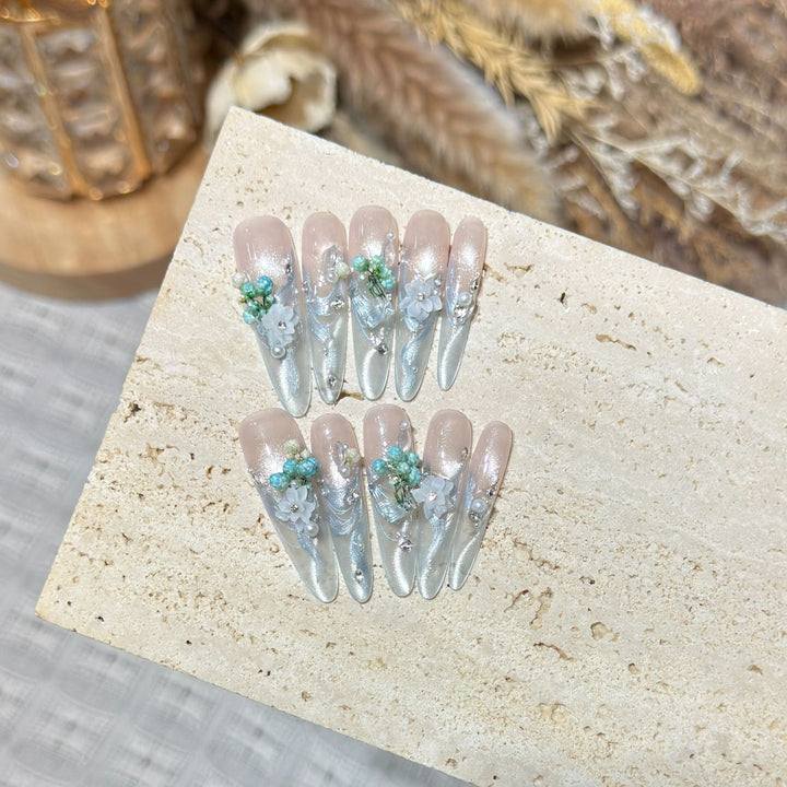 Elegante florale Stiletto-Nagelkunst Karnz