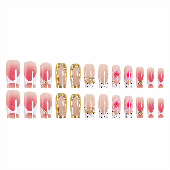 Kunstvolle 3D Nagelspitzen mit floralen Akzenten Karnz