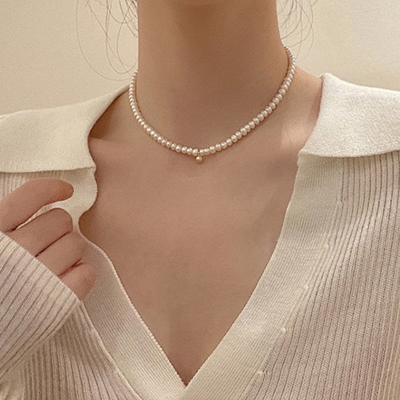 Zarte Perlenhalskette mit Eleganter Goldakzent Karnz