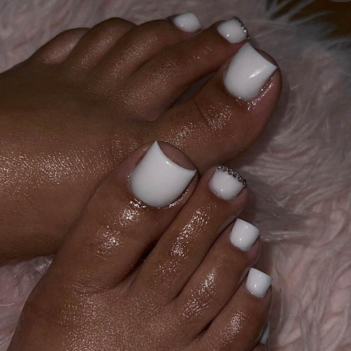 Fußnagelkunstset mit elegantem Hochglanz-Design und zarten Akzenten Karnz
