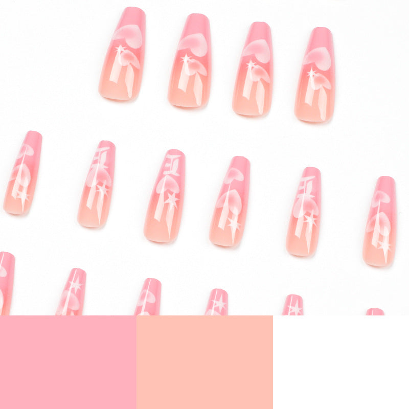 Künstliche Nagelkunst mit Herzmustern Karnz