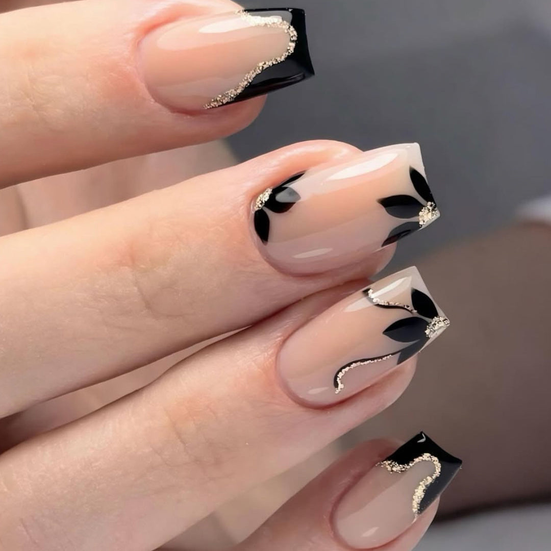 Elegante floral akzentuierte Nagelkunst Karnz