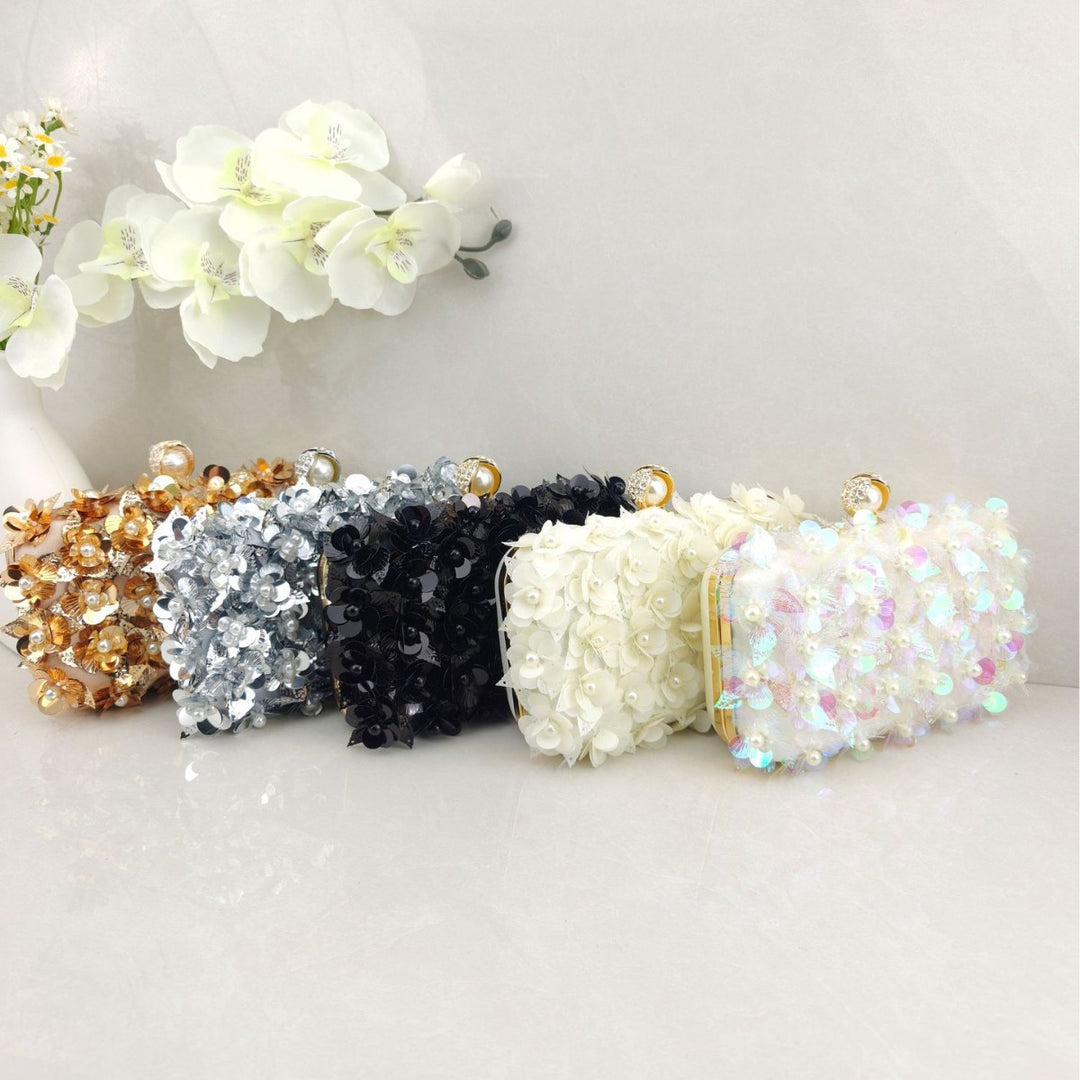Blumig verzierte Abend-Clutch