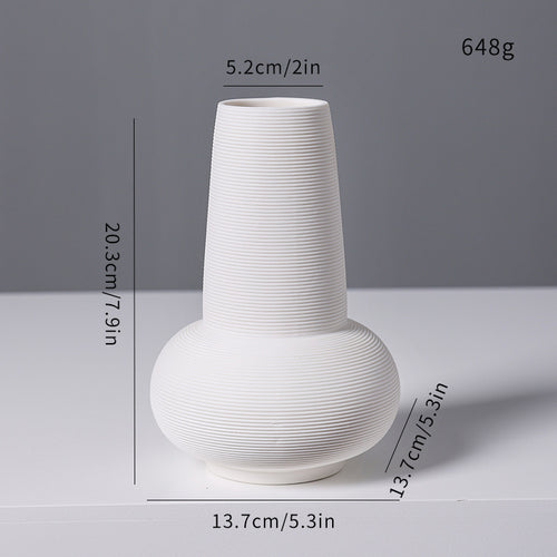 Moderner minimalistischer gerippter Keramikvase