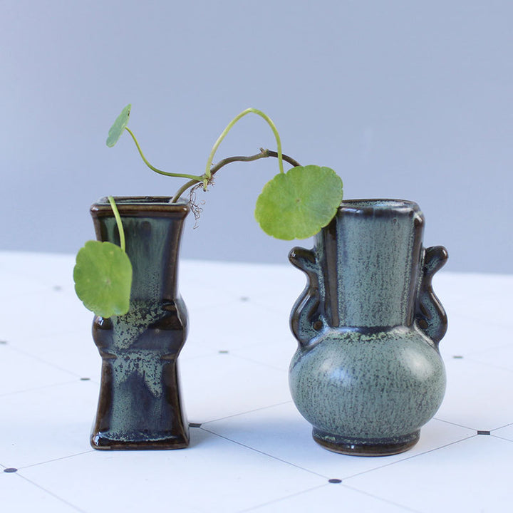 Elegante Keramikvase mit kunstvollem Design Karnz