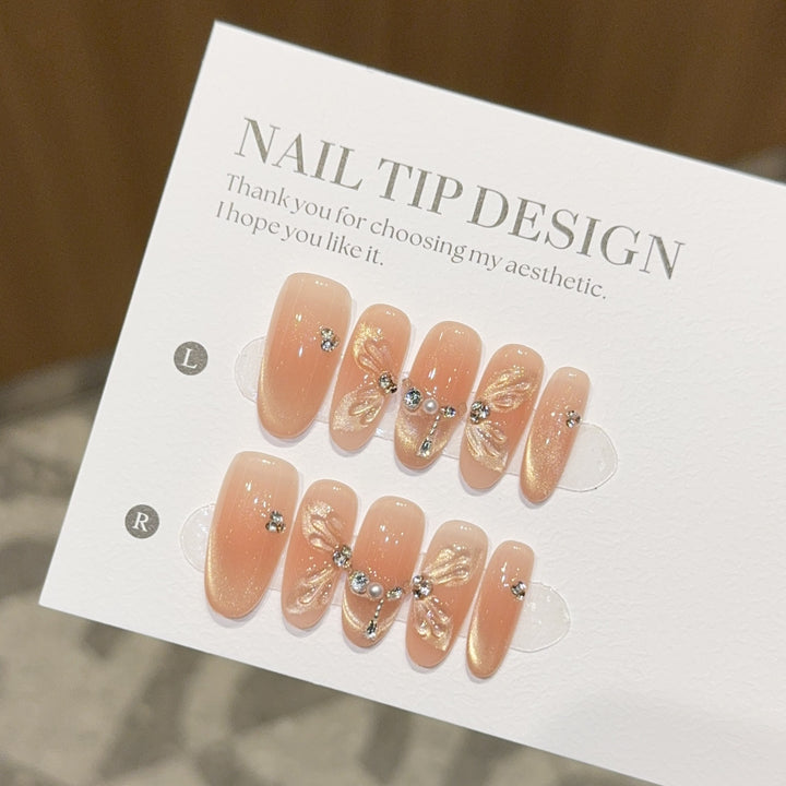 Künstliche Nagelspitzen mit Eleganten Floralen Details Karnz