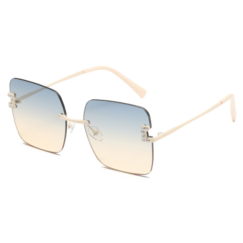 Damen modische quadratische Sonnenbrille mit zarten Designdetails Karnz