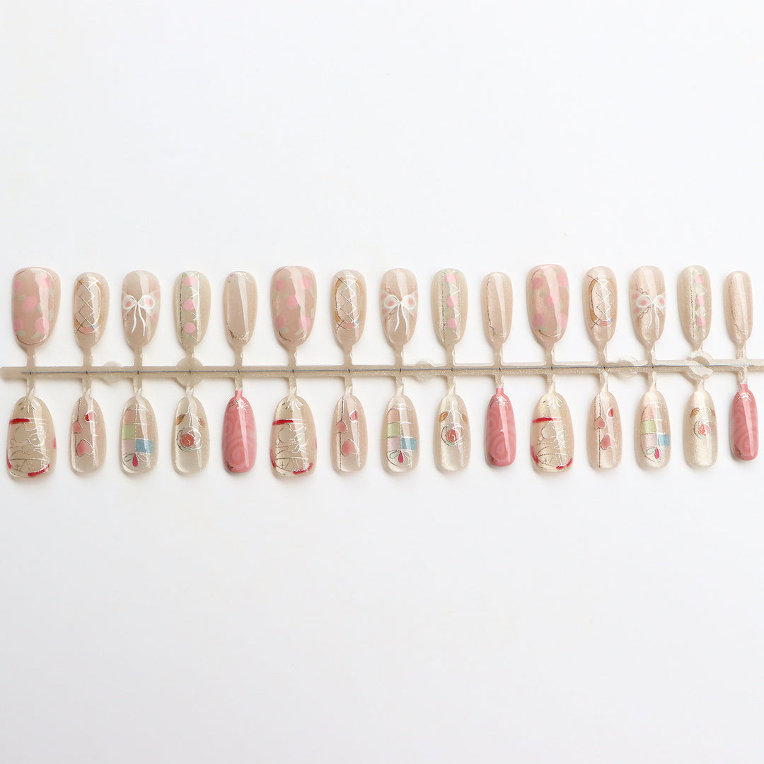 Dekoratives Press-On Nagelkunstset mit künstlerischen Designs Karnz