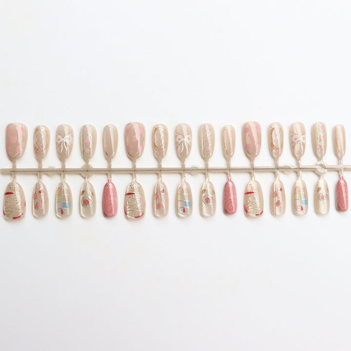 Dekoratives Press-On Nagelkunstset mit künstlerischen Designs Karnz