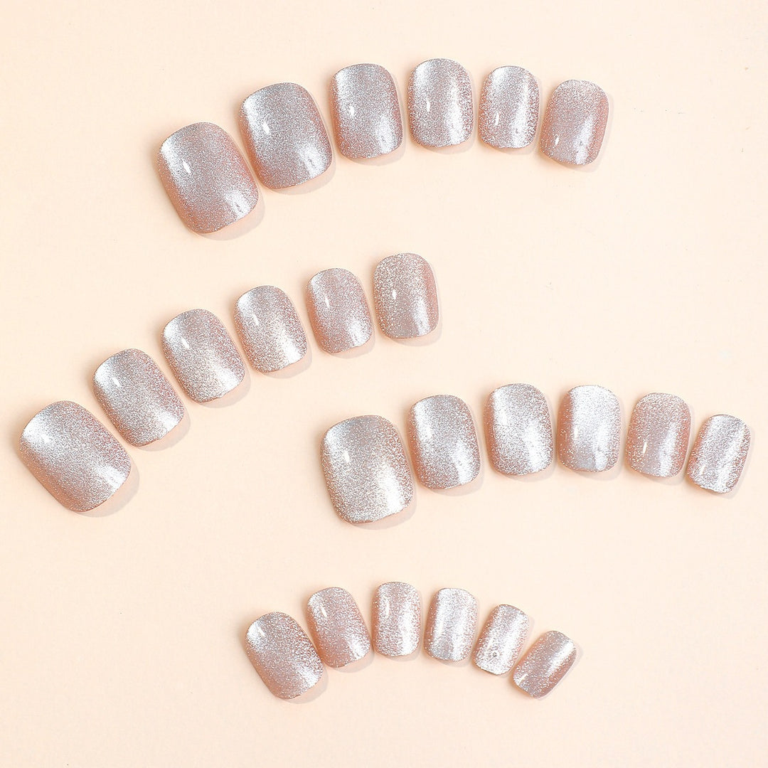 Kunstnagelset mit Glitzer- und Hochglanzfinish Karnz