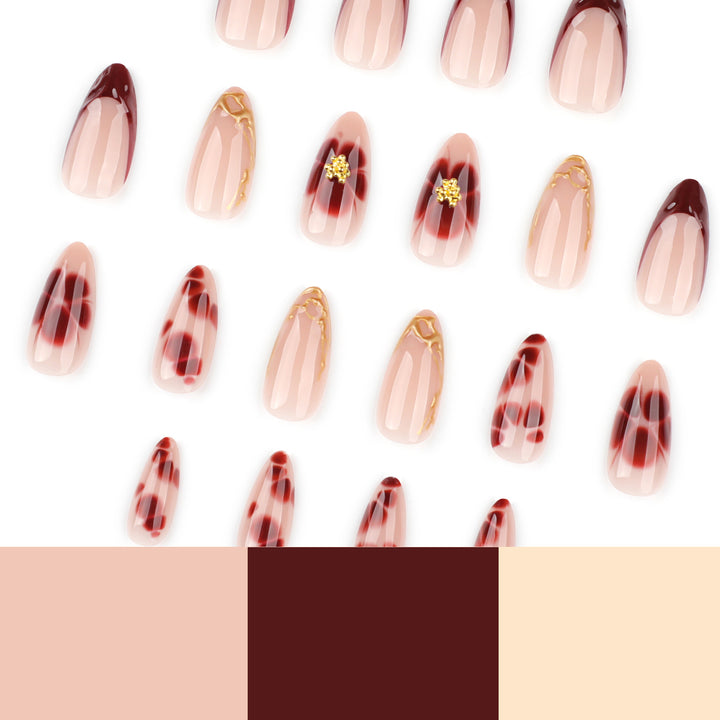 Künstliche Nagelkunst mit floralen Akzenten und Boutique-Design Karnz
