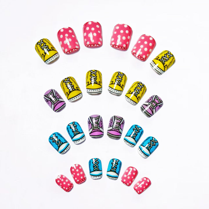 Kreative Sneaker Nageldesign Karnz
