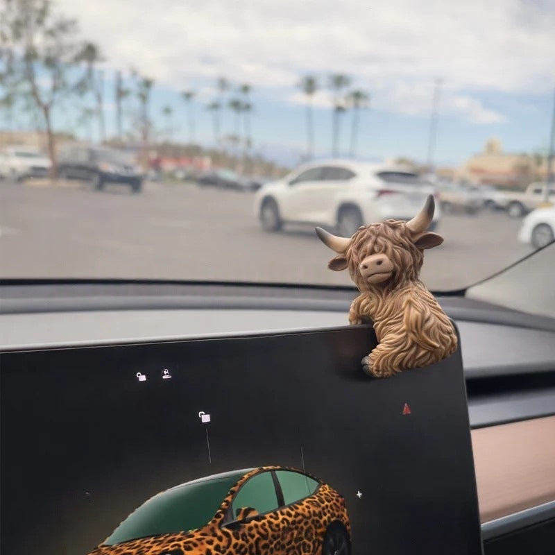 Highland Cow Dashboard Figurine Karnz