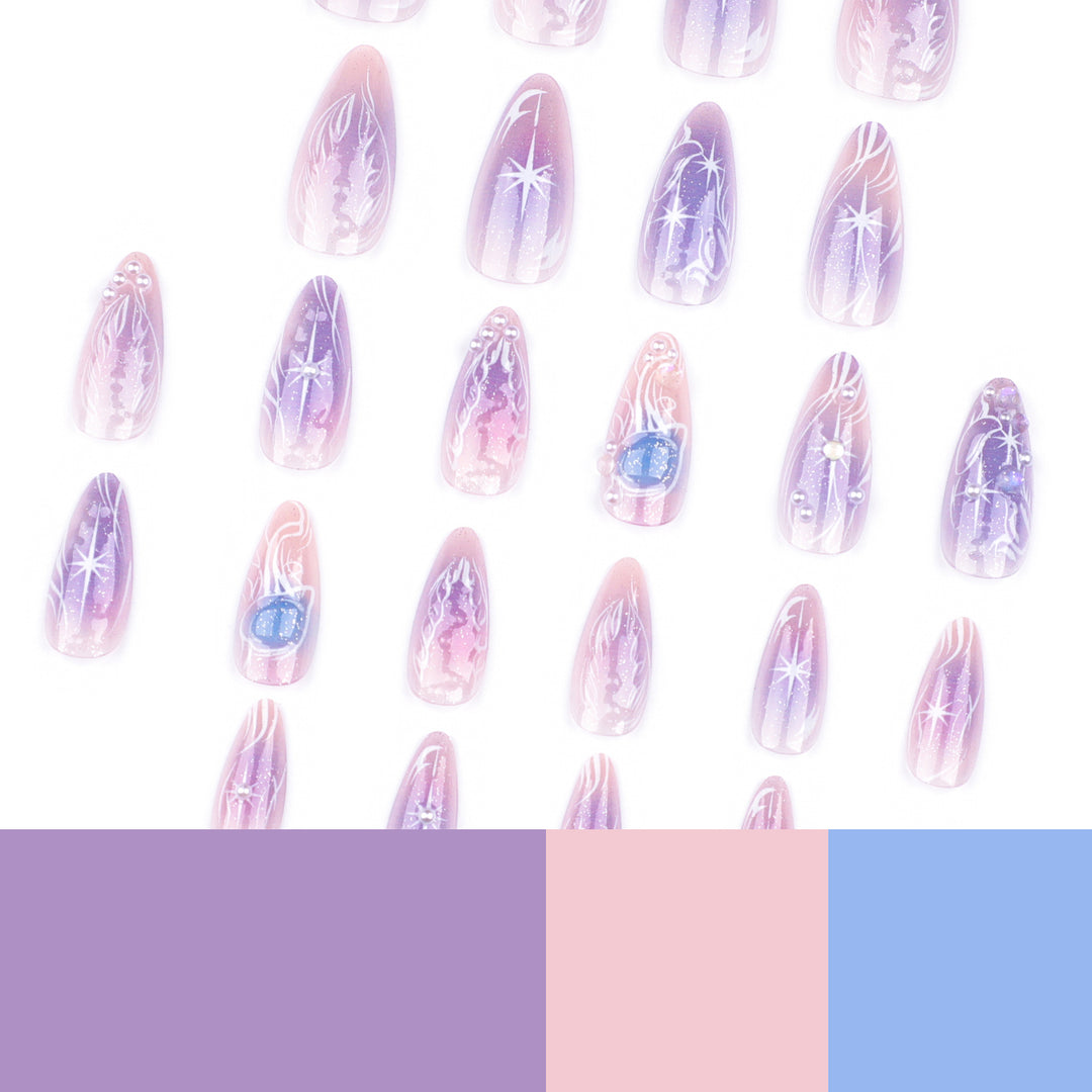Kunstvolle Nagelverlängerungen im eleganten Design mit Glanzakzenten Karnz