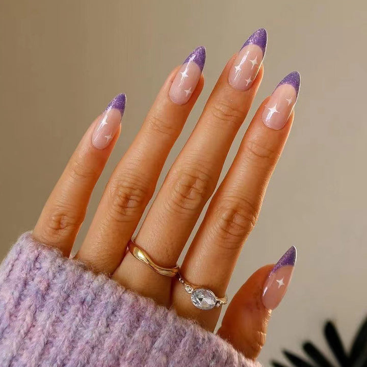 Kunstvolle Stiletto-Nägel mit Glitzer-Design Karnz