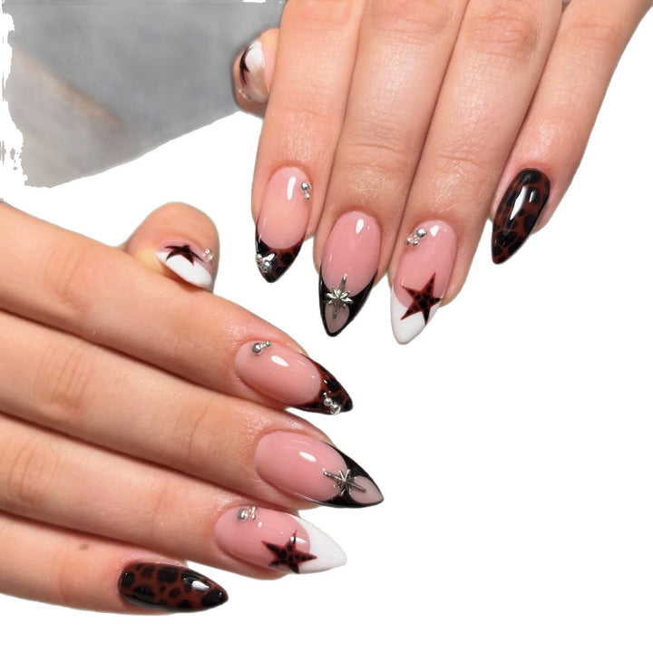 Künstlerischer mit Sternen verzierten Press-On Nagelset Karnz