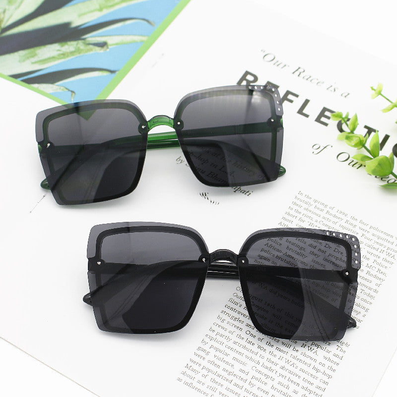Damen Quadratische Sonnenbrille mit funkelnden Rahmenakzenten Karnz