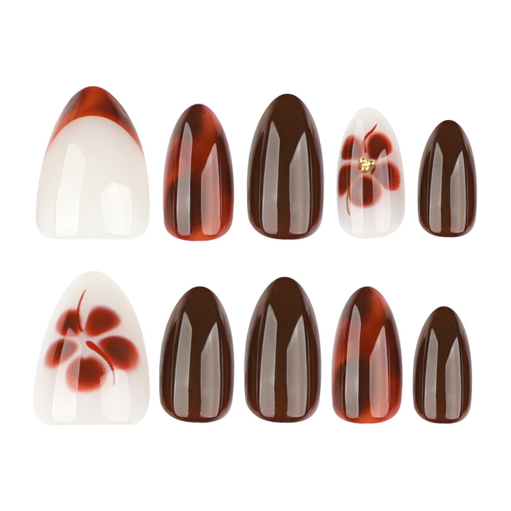 Kunstvolle Nagelverlängerungen mit eleganten floralem und glanzvollem Design Karnz
