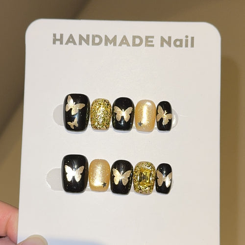 Kunstnägel mit Elegantem Schmetterlingsdesign Karnz