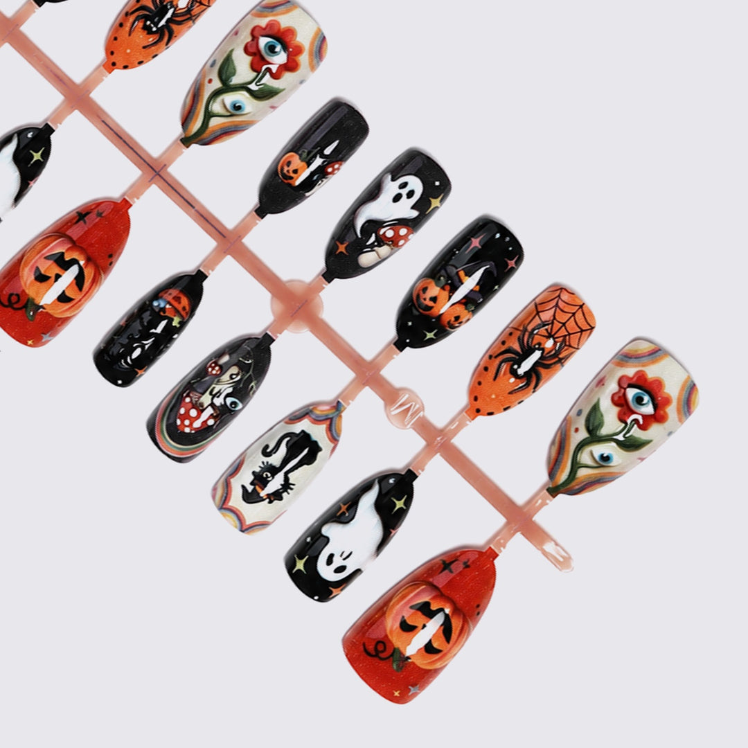 Festliches Kunstnagelset mit gruseligen Halloween-Motiven Karnz