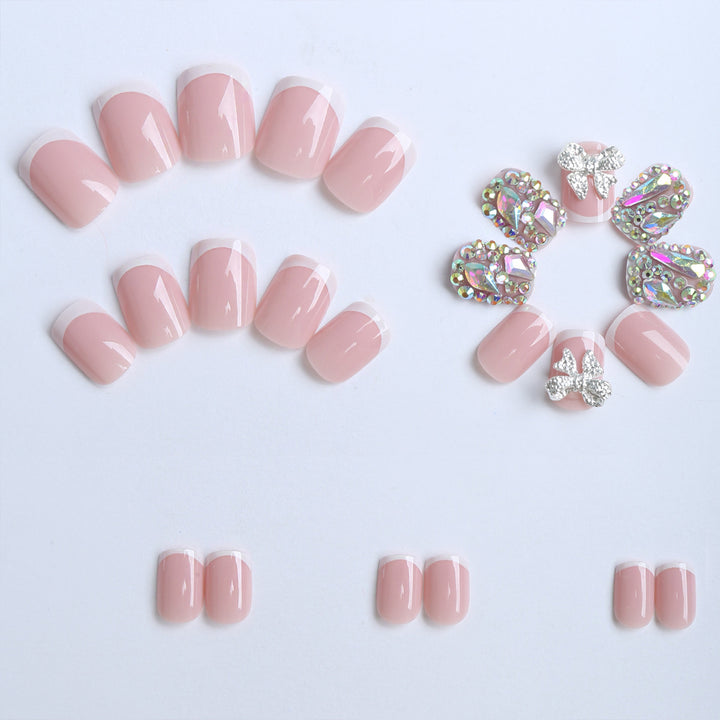 Elegante Gelnägel mit Glitzerstein Karnz