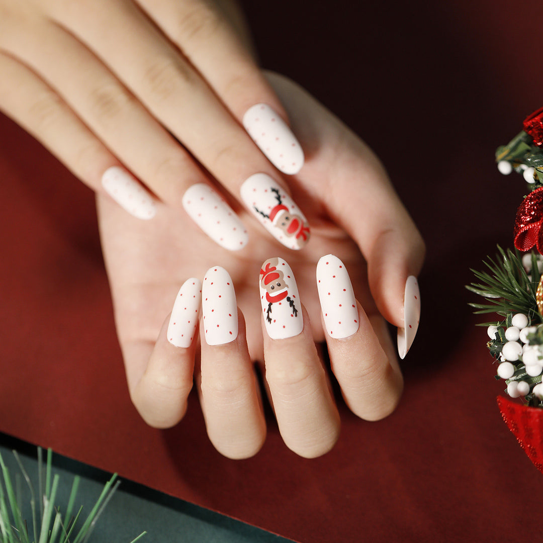 Elegante Acryl-Nägel mit goldenen Akzenten Karnz