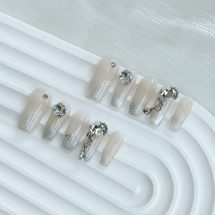 Elegante mit Strass verzierten Press-On Nägel