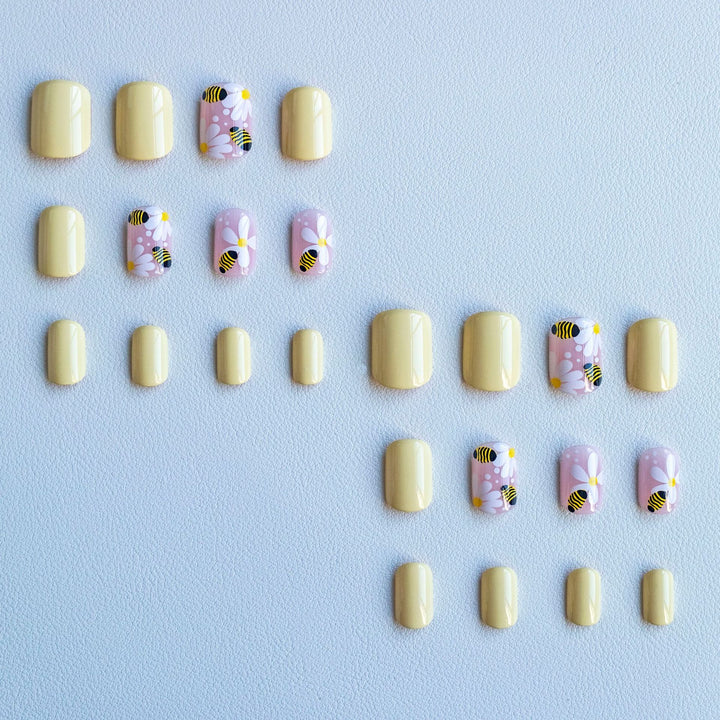 Künstlerisches von Bienen inspiriertes Nail Art Kit