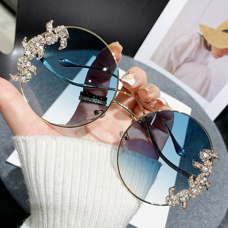 Damen Fashion-Sonnenbrille mit extravagantem Design und funkelnden Akzenten Karnz