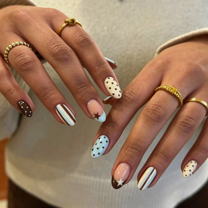 Kreatives Nageldesign Karnz