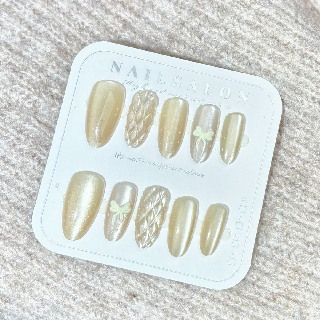 Elegantes Press-On Nail Art Set mit einzigartigen Designs