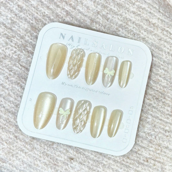 Elegantes Press-On Nail Art Set mit einzigartigen Designs