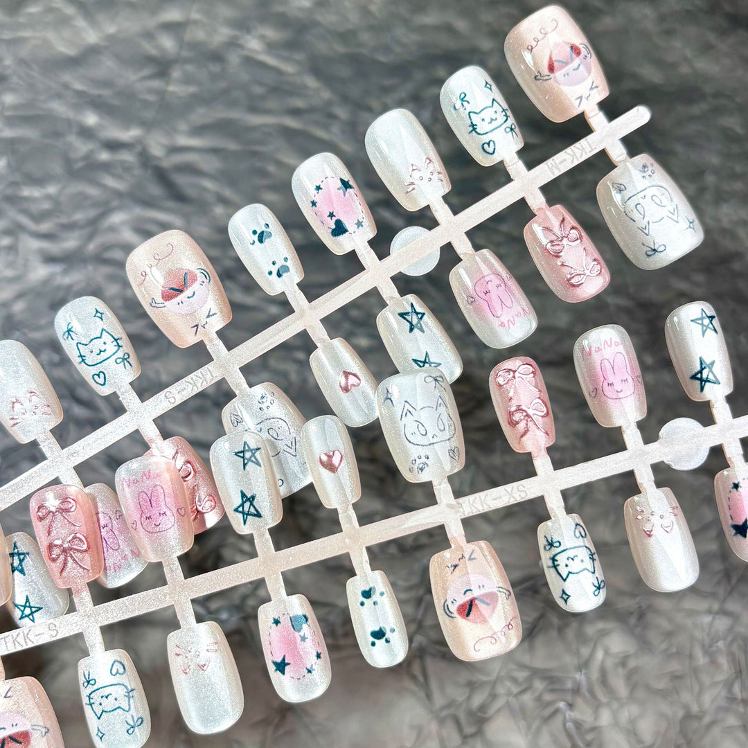 Dekoratives Charakter-Themen Press-On Nagelset