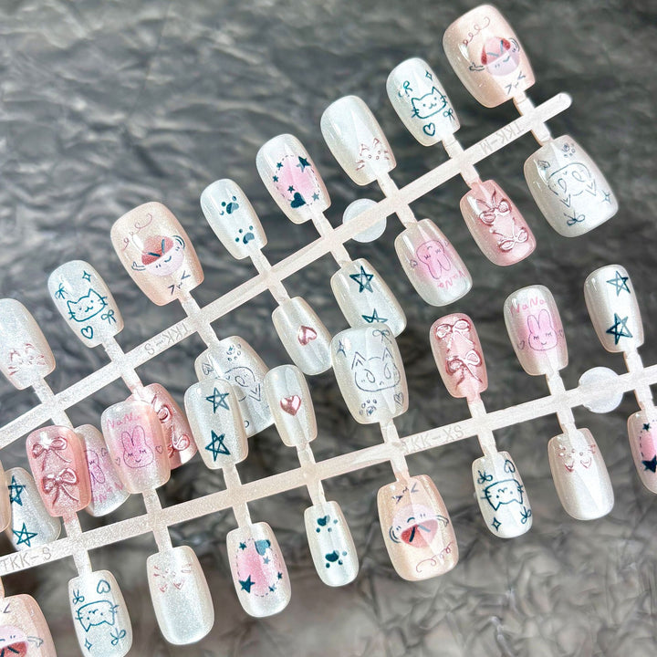 Dekoratives Charakter-Themen Press-On Nagelset
