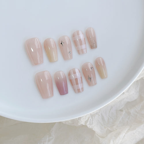 Elegantes Press-On Nagelkunstset mit glitzernden Akzenten