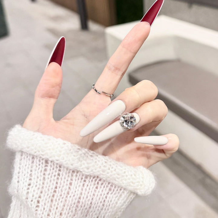 Kunstnägel mit Elegantem Glitzer-Akzent Karnz