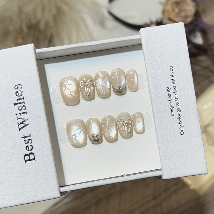 Elegantes mit Schleifen verziertes Press-On Nail Art Set Karnz