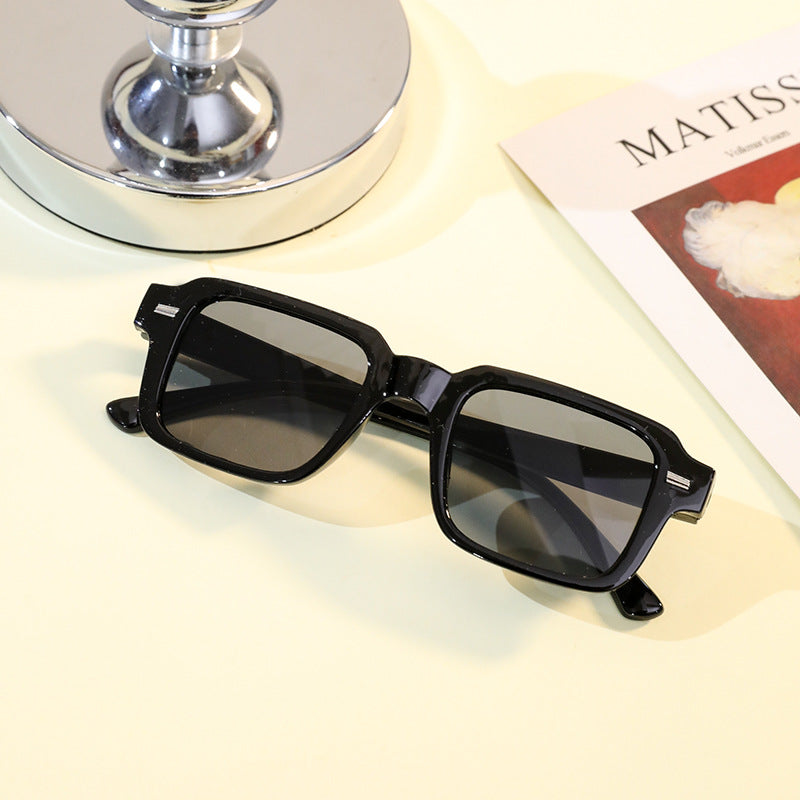 Damen moderne rechteckige Sonnenbrille mit farbigen Gläsern Karnz