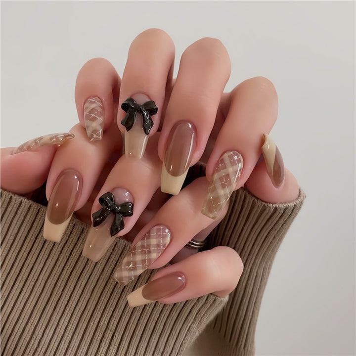 Stylisches Press-On Nagelset mit dekorativen 3D-Schleifenakzenten Karnz