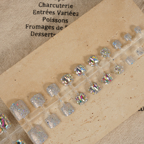 Glamourös mit Strass verziertes Druck-Nagelkunst-Set Karnz