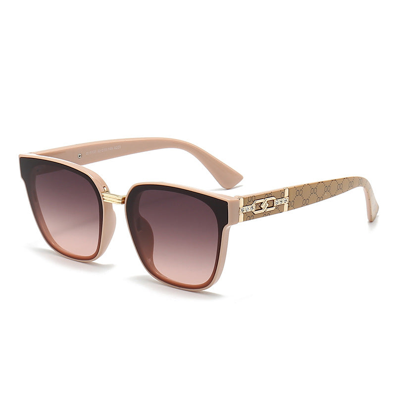 Damen Designer-Sonnenbrille mit luxuriösem Rahmen und angesagtem Schmuckdetail Karnz