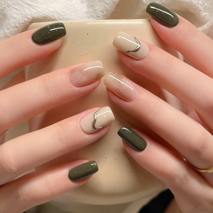 Künstlerisches Press-On-Nageldesign Karnz