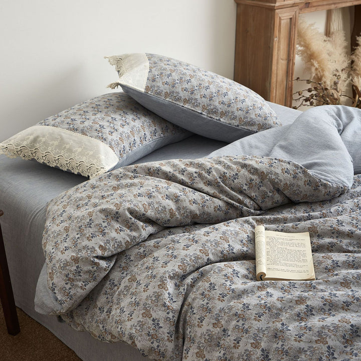 Bettbezug-Garnitur im Vintage‑Floral‑Design aus Baumwoll‑Leinen mit Spitzenbesatz
