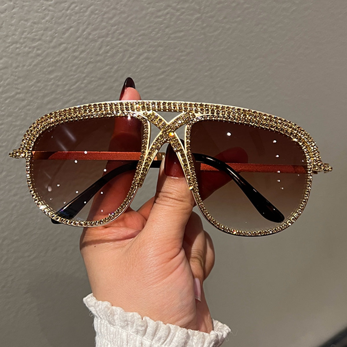 Damen Glamouröse oversized Sonnenbrille mit funkelndem Kristallrahmen Karnz