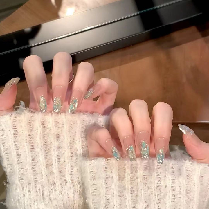 Glamouröses, mit Kristallen akzentuiertes Press-On-Nagelset Karnz