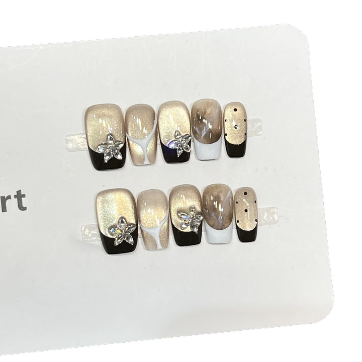 Elegantes Press-On Nail Art Set mit floralen Verzierungen Karnz
