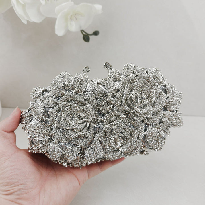 Blumig verzierte Abend-Clutch
