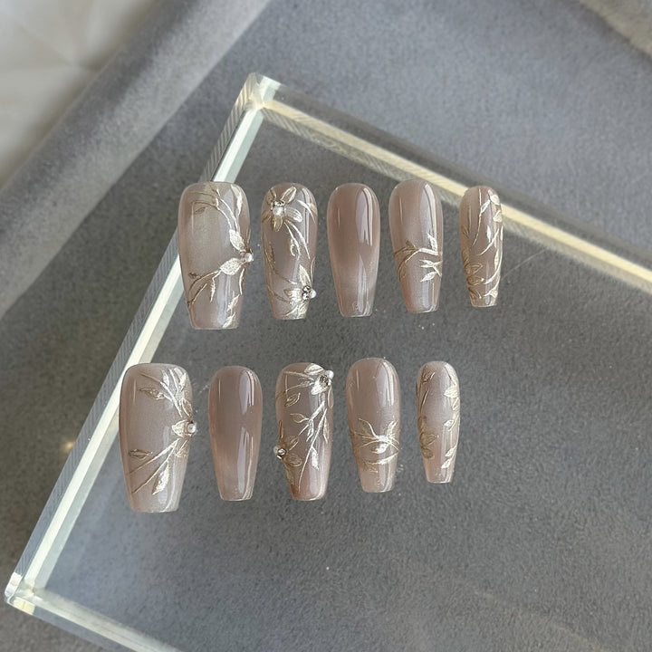 Elegantes Blumenschmuck Press-On Nagelkunstset